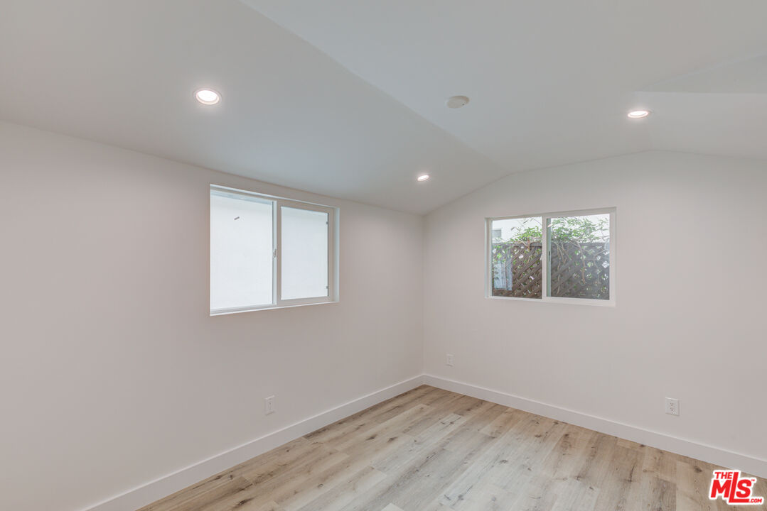 11918 Rochester Avenue Los Angeles, CA 90025 - Photo 18 of 19