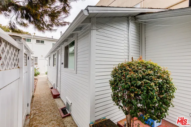 $2,675 | 11918 Rochester Avenue, Los Angeles, CA 90025