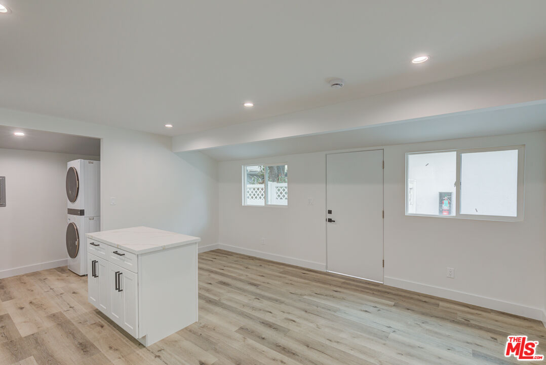 11918 Rochester Avenue Los Angeles, CA 90025 - Photo 7 of 19