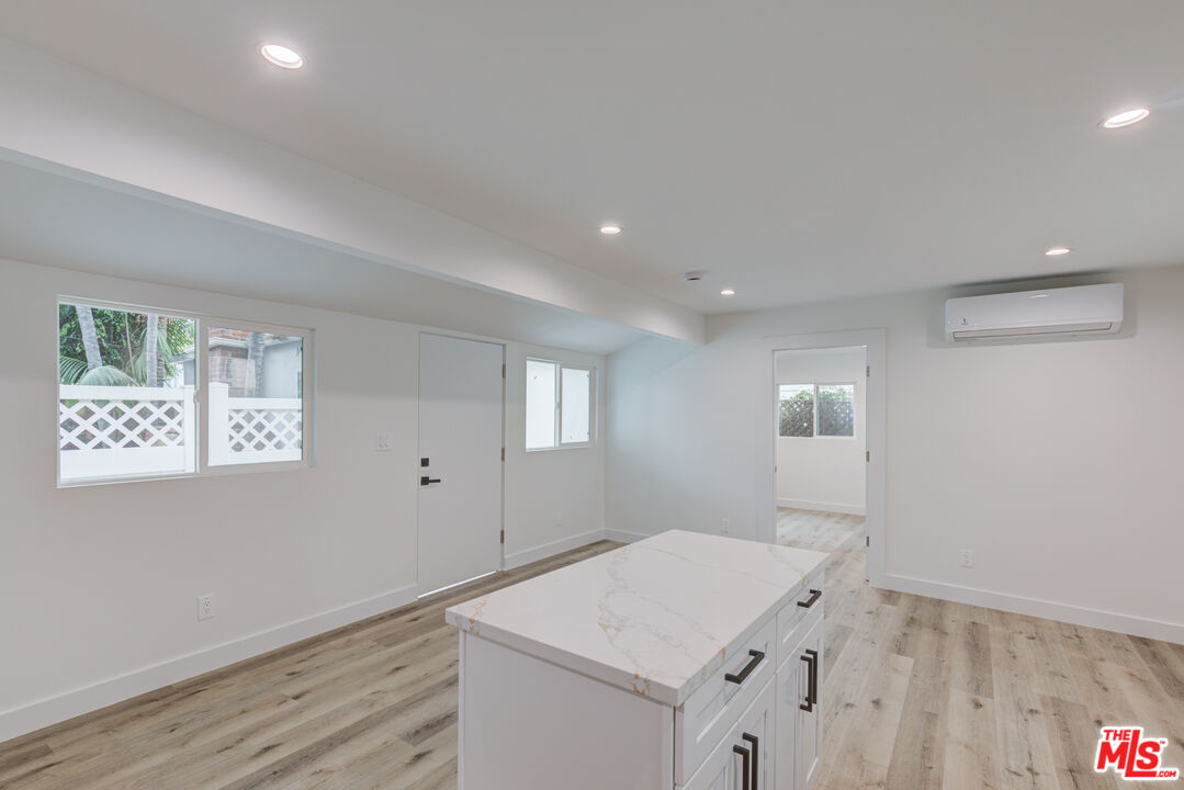 11918 Rochester Avenue Los Angeles, CA 90025 - Photo 8 of 19