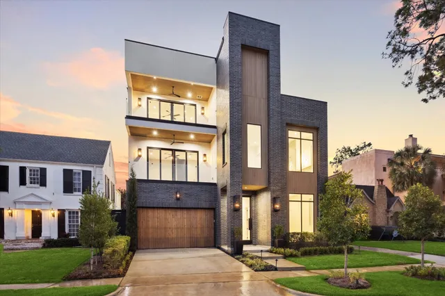 front view of house with a yard