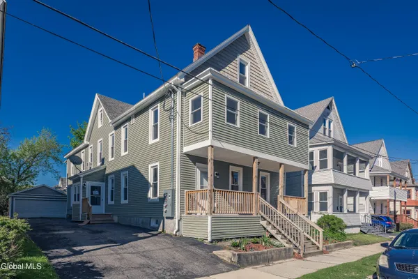 $1,450 | 65 Van Derveer Street, Unit FIRST FLOOR FRONT, Amsterdam, NY 12010