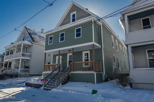 $1,450 | 65 Van Derveer Street, Unit FIRST FLOOR FRONT, Amsterdam, NY 12010