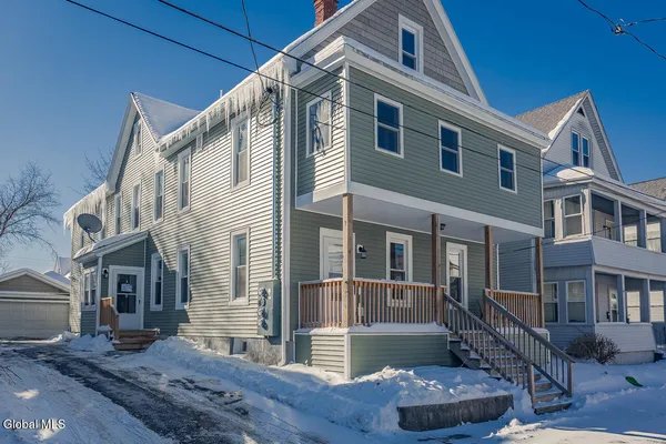 $1,450 | 65 Van Derveer Street, Unit FIRST FLOOR FRONT, Amsterdam, NY 12010