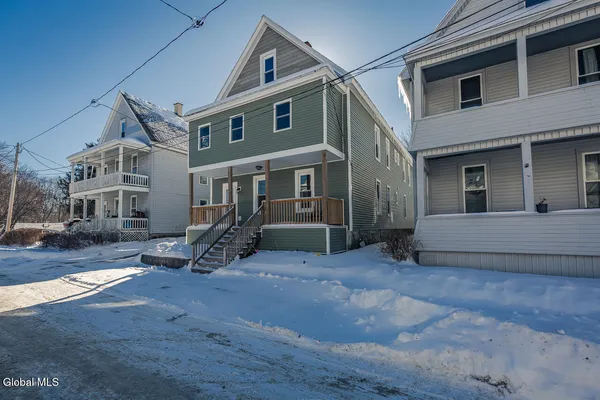 $1,450 | 65 Van Derveer Street, Unit FIRST FLOOR FRONT, Amsterdam, NY 12010