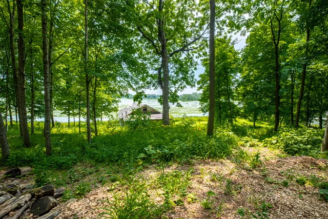 $229,900 | W6773 North Lakeshore Circle, Sugar Creek, WI 53121