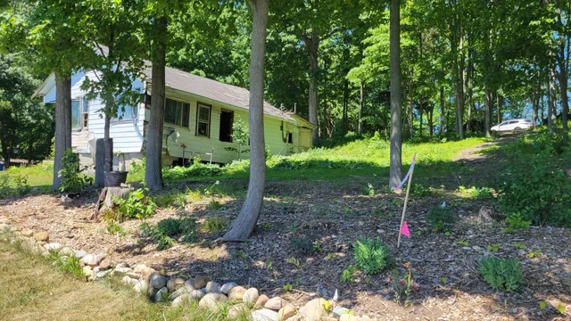 $229,900 | W6773 North Lakeshore Circle, Sugar Creek, WI 53121