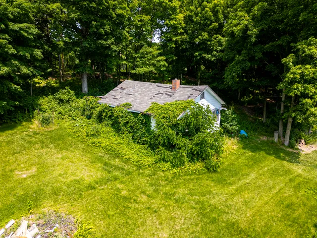 $229,900 | W6773 North Lakeshore Circle, Sugar Creek, WI 53121