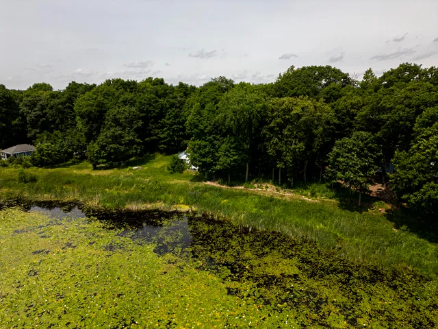 $229,900 | W6773 North Lakeshore Circle, Sugar Creek, WI 53121