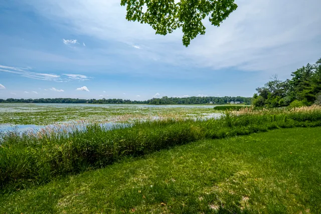 $229,900 | W6773 North Lakeshore Circle, Sugar Creek, WI 53121