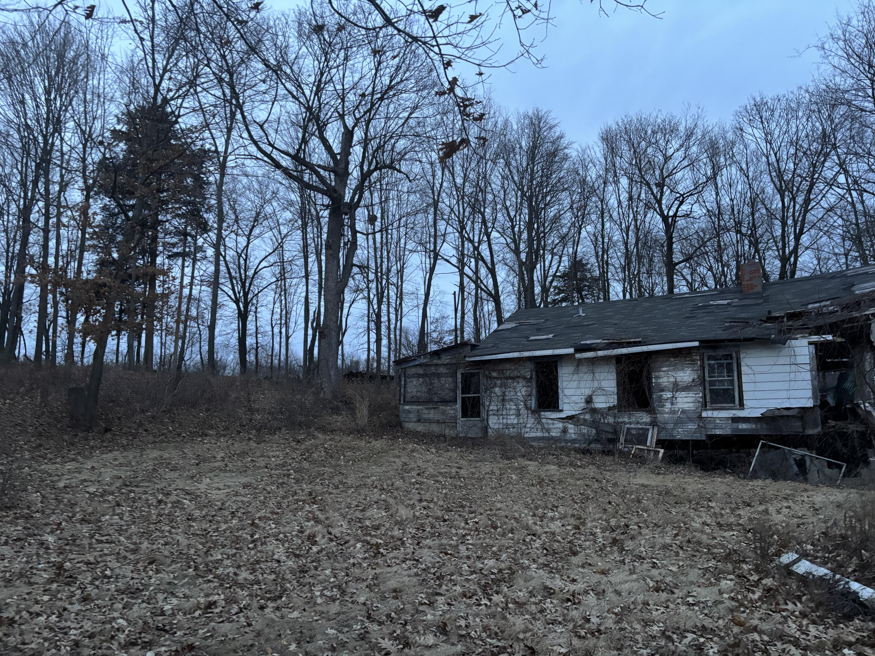 W6773 North Lakeshore Circle Sugar Creek, WI 53121 - Photo 29 of 36 Existing structure
