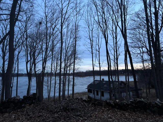 $229,900 | W6773 North Lakeshore Circle, Sugar Creek, WI 53121