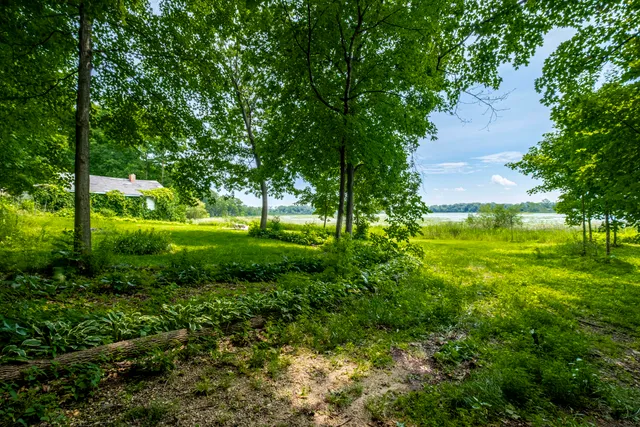 $229,900 | W6773 North Lakeshore Circle, Sugar Creek, WI 53121