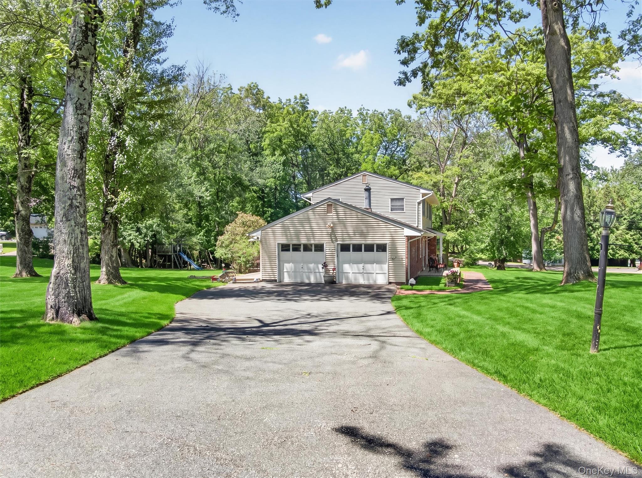 121 Sunset Road Blauvelt, NY 10913 - Photo 3 of 32 Driveway View