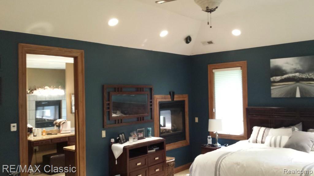 11169 Hyne Road Brighton, MI 48114 - Photo 18 of 48 MASTER TRAY CEILING1.jpg