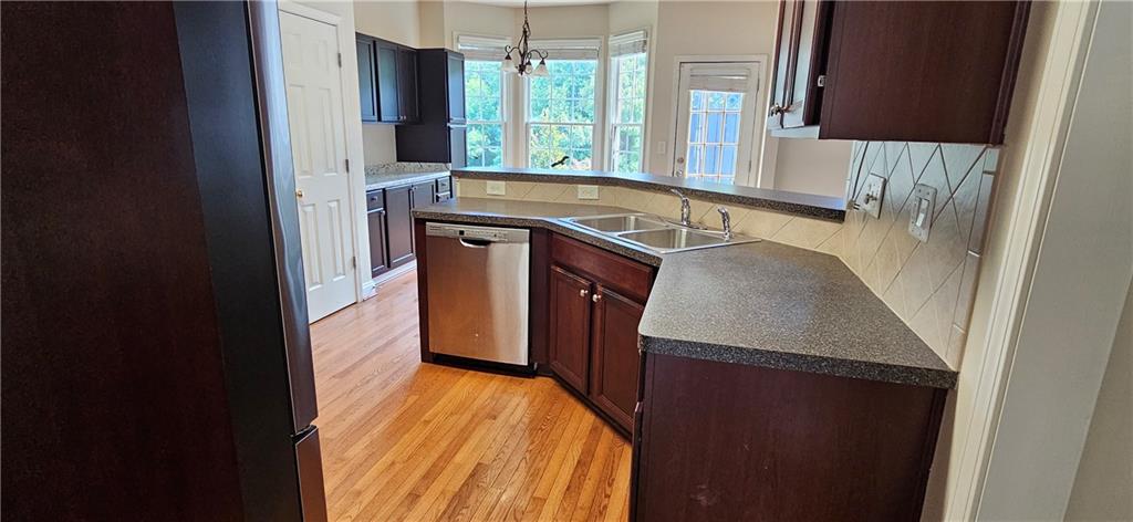 647 Maple Grove Way Marietta, GA 30066 - Photo 9 of 37