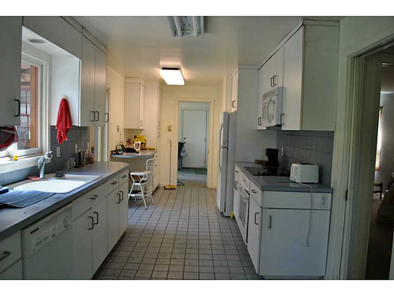 30 Ridge Road Newport, RI 02840 - Photo 5 of 12 Kitchen.