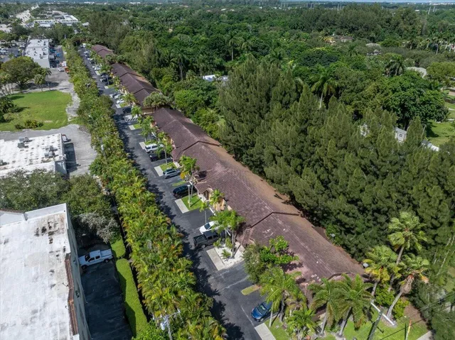 $2,299 | 6237 Garden Court, Davie, FL 33314