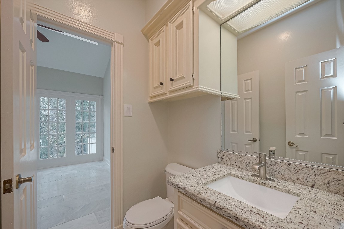27165 Kestrel Trail Magnolia, TX 77354 - Photo 25 of 50 Half Bath next to breakfast area