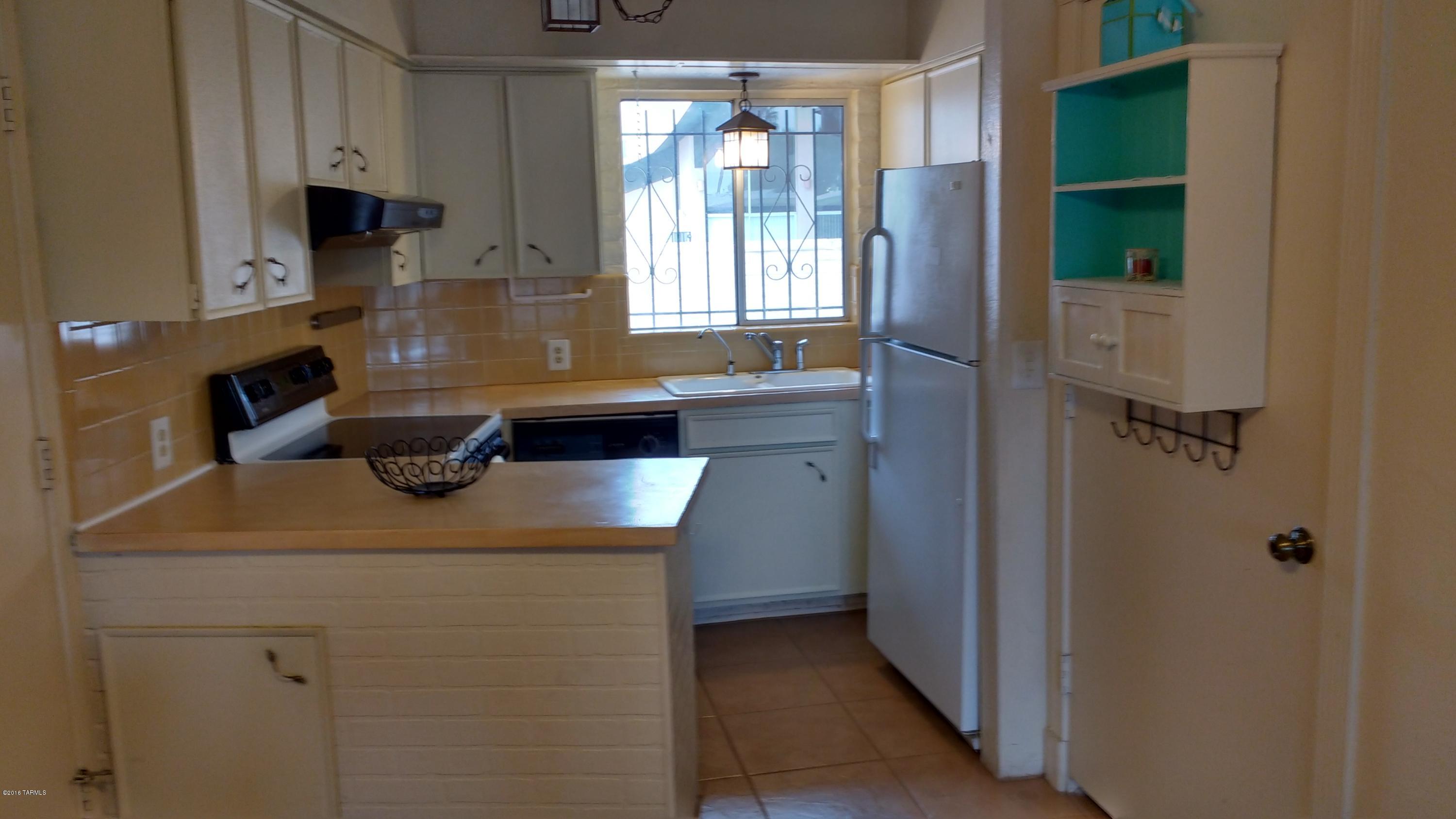 8721 East Ridge Terrace Tucson, AZ 85710 - Photo 4 of 27 Gallery Image 4