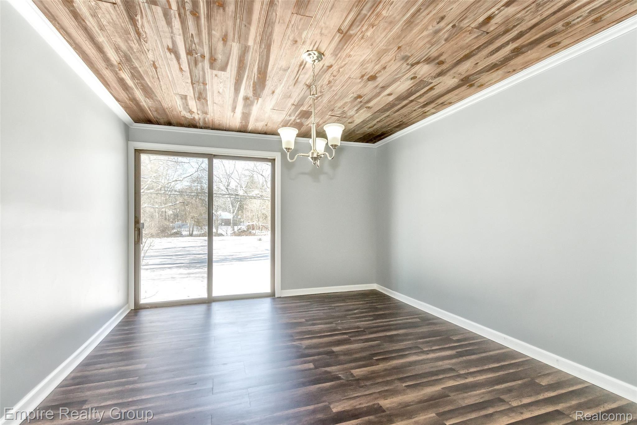 16331 Inkster Road Livonia, MI 48154 - Photo 16 of 40 16.jpg