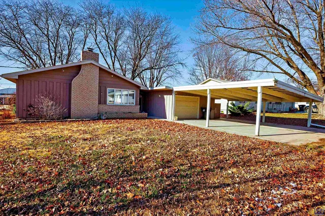 $199,500 | 201 Dakota Avenue, Holton, KS 66436