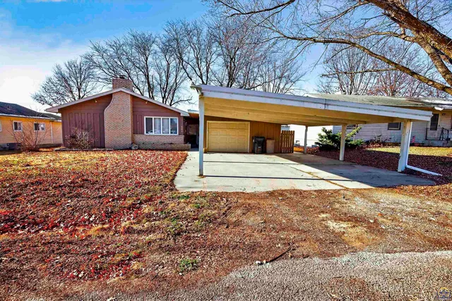 $199,500 | 201 Dakota Avenue, Holton, KS 66436