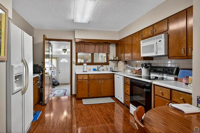 $199,500 | 201 Dakota Avenue, Holton, KS 66436