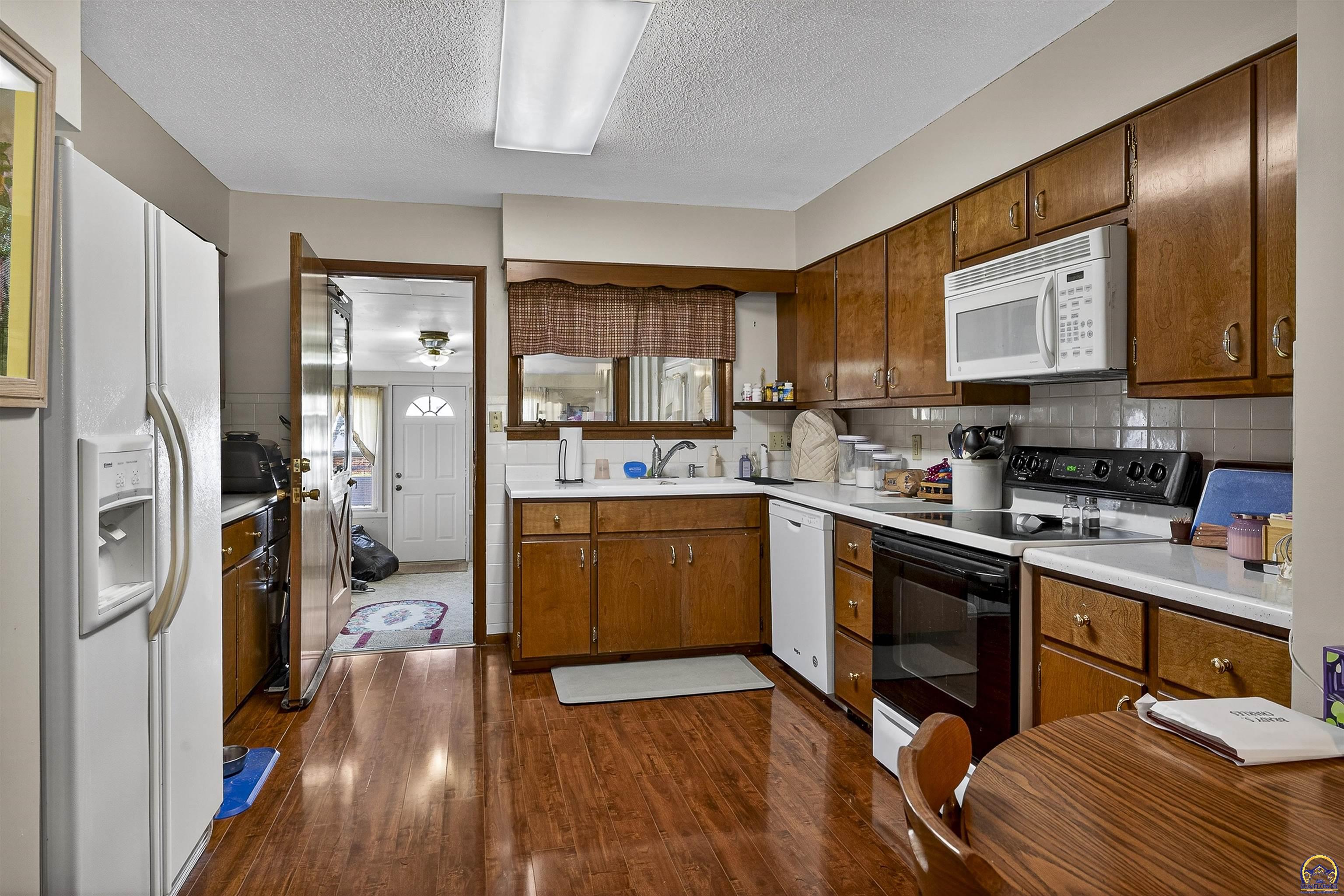 201 Dakota Avenue Holton, KS 66436 - Photo 2 of 25