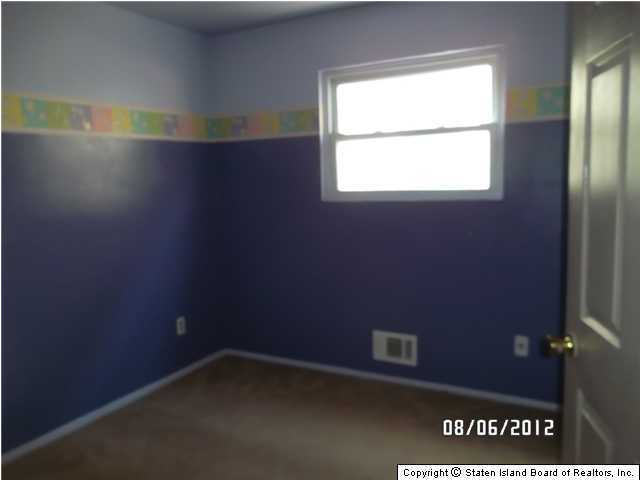 28 Rosecliff Road Staten Island, NY 10303 - Photo 3 of 13 Additional Photo