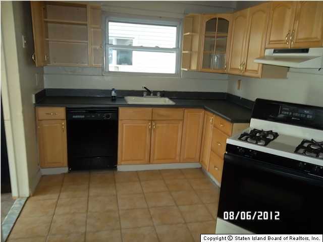 28 Rosecliff Road Staten Island, NY 10303 - Photo 4 of 13 Additional Photo