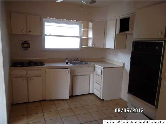 28 Rosecliff Road Staten Island, NY 10303 - Photo 6 of 13 Additional Photo