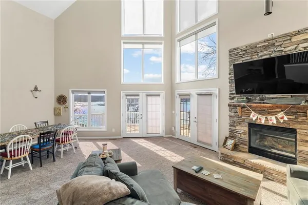 $1,350,000 | 606 Lake Viking Terrace, Gallatin, MO 64640