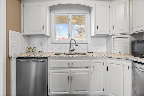 $1,350,000 | 606 Lake Viking Terrace, Gallatin, MO 64640