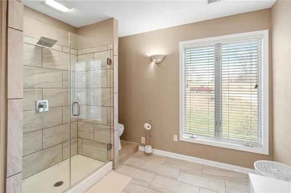 $1,350,000 | 606 Lake Viking Terrace, Gallatin, MO 64640