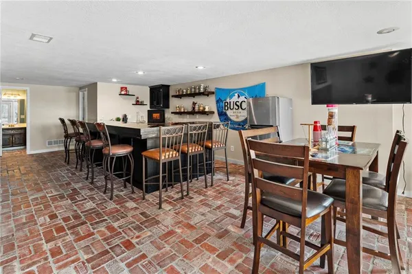 $1,350,000 | 606 Lake Viking Terrace, Gallatin, MO 64640