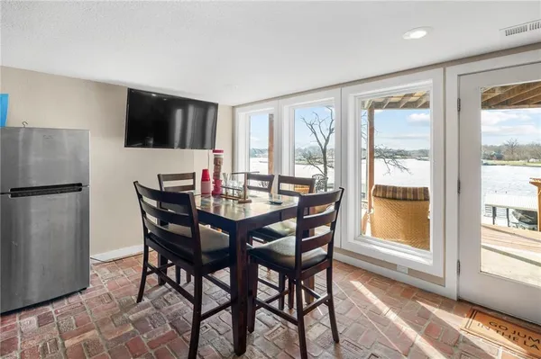 $1,350,000 | 606 Lake Viking Terrace, Gallatin, MO 64640