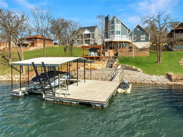 $1,350,000 | 606 Lake Viking Terrace, Gallatin, MO 64640