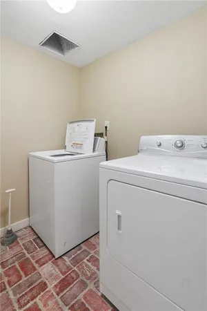 $1,350,000 | 606 Lake Viking Terrace, Gallatin, MO 64640