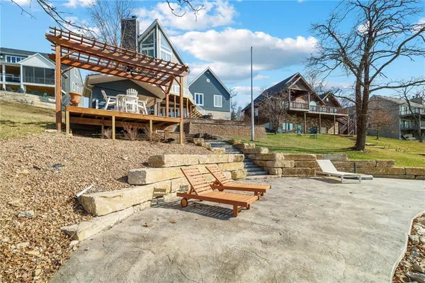 $1,350,000 | 606 Lake Viking Terrace, Gallatin, MO 64640