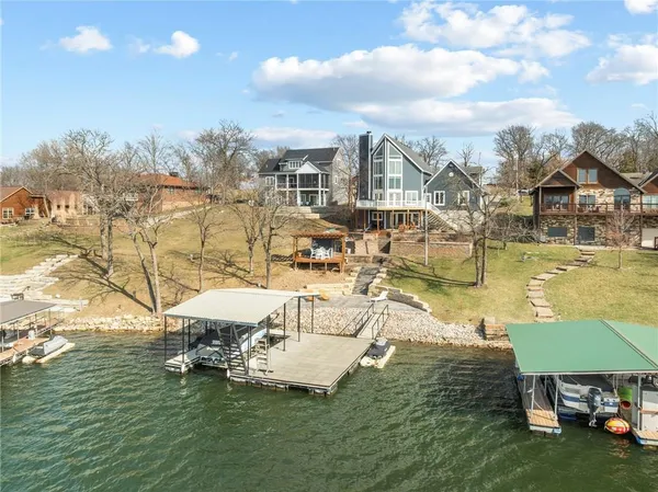 $1,350,000 | 606 Lake Viking Terrace, Gallatin, MO 64640