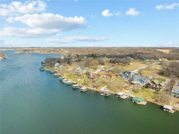$1,350,000 | 606 Lake Viking Terrace, Gallatin, MO 64640