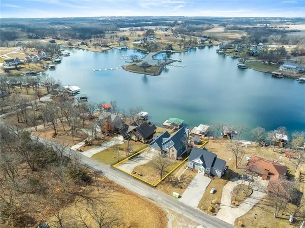 $1,350,000 | 606 Lake Viking Terrace, Gallatin, MO 64640