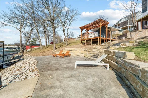 $1,350,000 | 606 Lake Viking Terrace, Gallatin, MO 64640