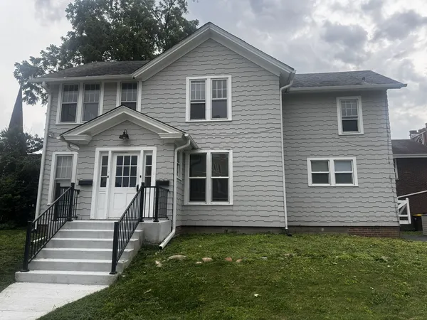 $1,500 | 105 University Street, Unit 1, Harvard, IL 60033