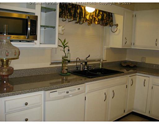 183 Rocky Step Road Scott Depot, WV 25560 - Photo 2 of 16 Kitchen.