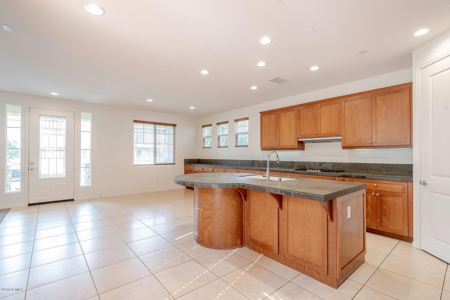 4114 Galapagos Way Oxnard, CA 93035 - Photo 11 of 46 4114 Galapagos Way Oxnard CA-large-011-0