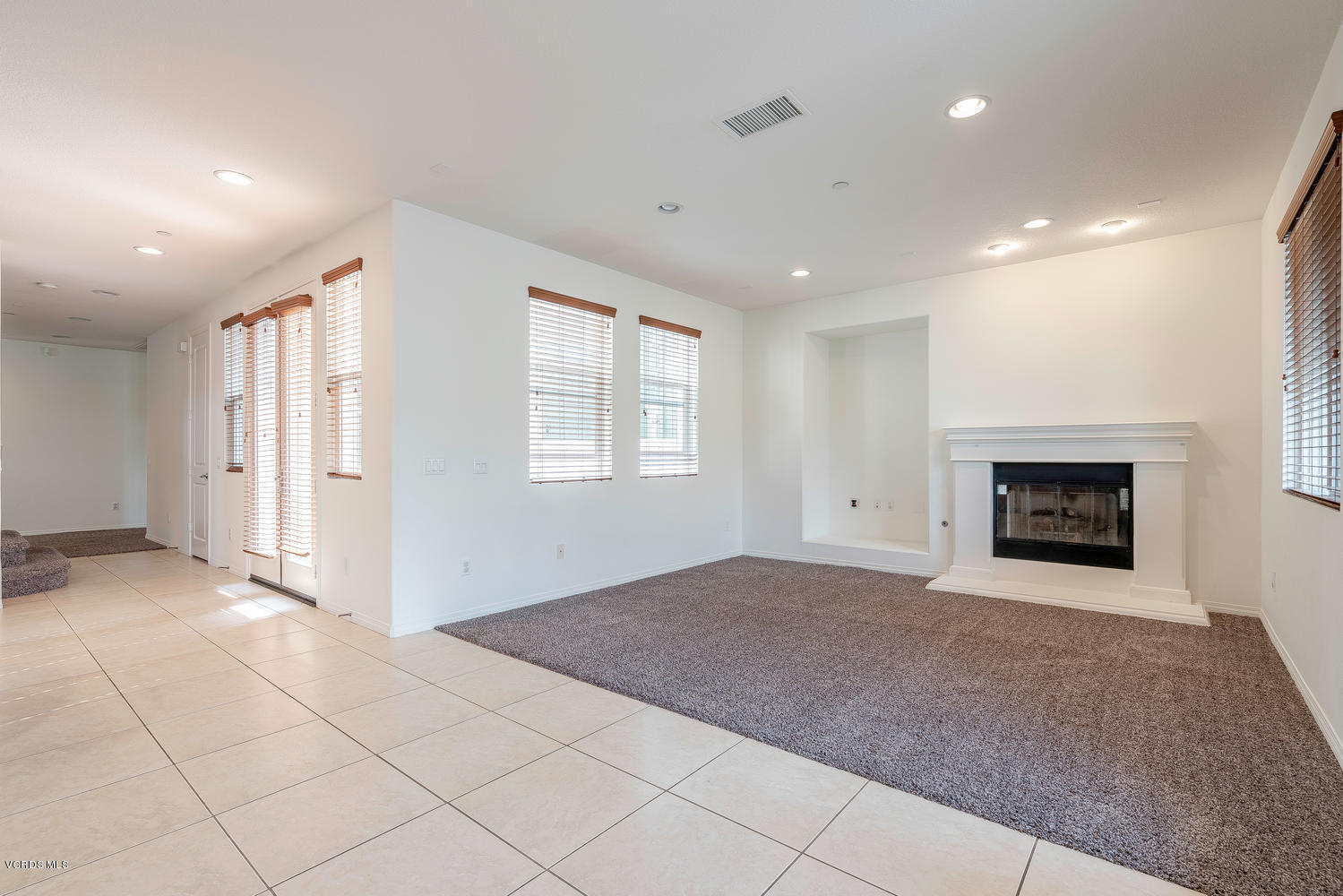 4114 Galapagos Way Oxnard, CA 93035 - Photo 13 of 46 4114 Galapagos Way Oxnard CA-large-013-0