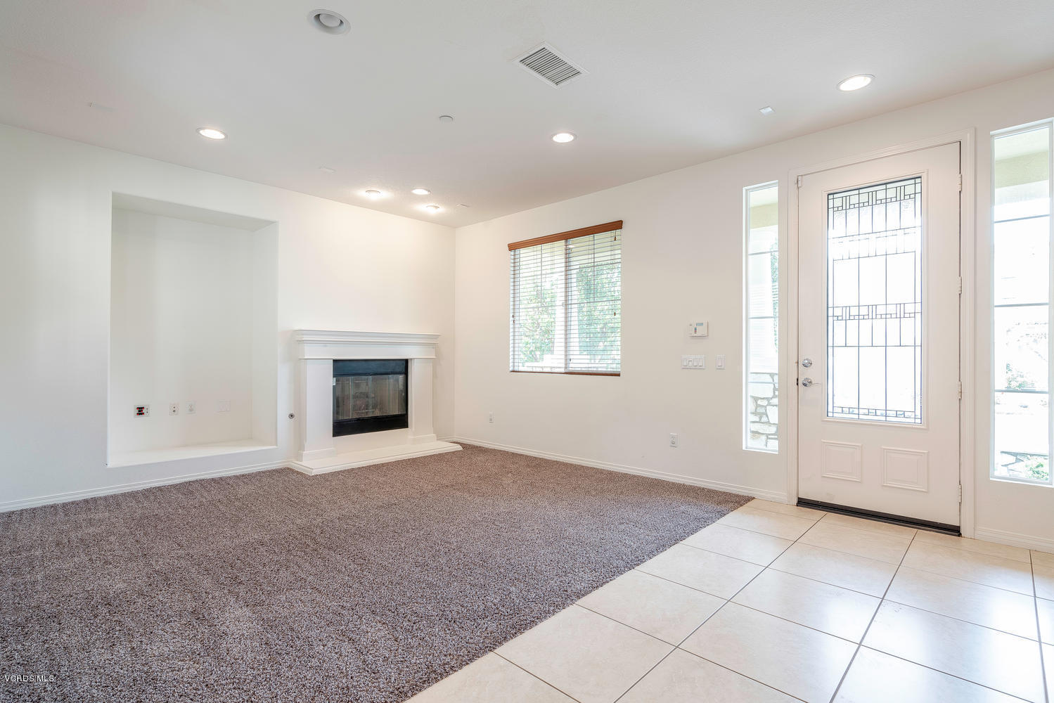 4114 Galapagos Way Oxnard, CA 93035 - Photo 14 of 46 4114 Galapagos Way Oxnard CA-large-014-0