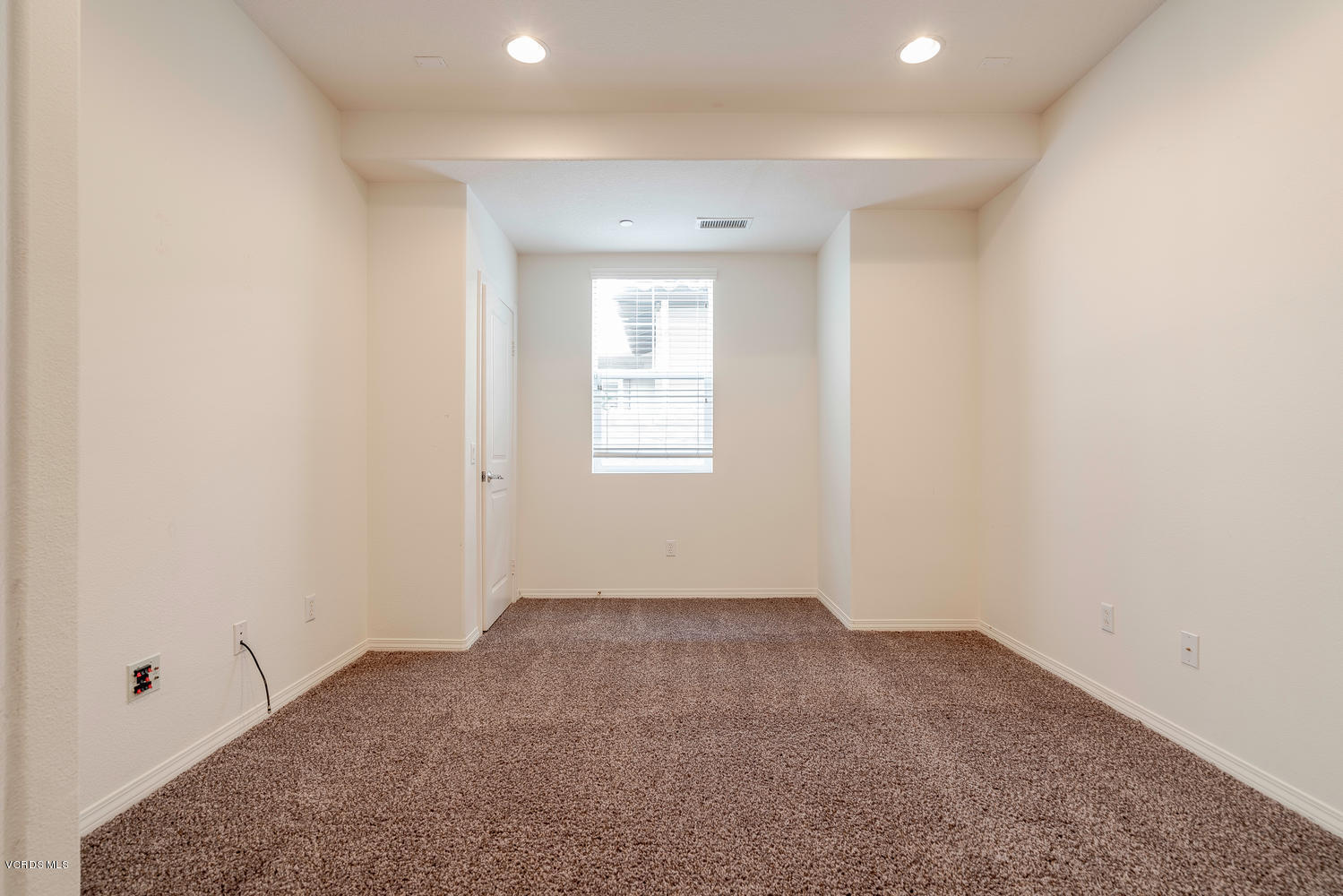 4114 Galapagos Way Oxnard, CA 93035 - Photo 16 of 46 4114 Galapagos Way Oxnard CA-large-016-0